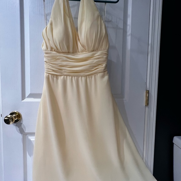 Yellow chiffon halter style dress - Picture 1 of 9